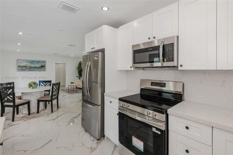 Casa en venta en Hollywood, Florida, 3 dormitorios, 122.82 m2 № 2177834 - foto 12