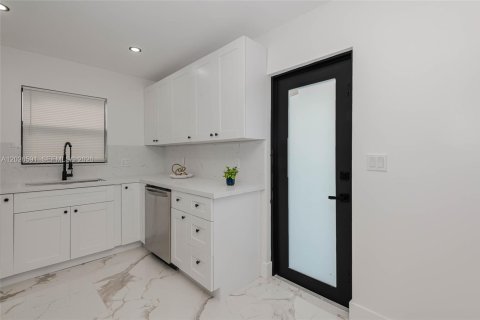 Casa en venta en Hollywood, Florida, 3 dormitorios, 122.82 m2 № 2177834 - foto 9