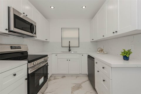 Casa en venta en Hollywood, Florida, 3 dormitorios, 122.82 m2 № 2177834 - foto 10