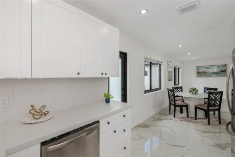 Casa en venta en Hollywood, Florida, 3 dormitorios, 122.82 m2 № 2177834 - foto 11