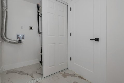 Casa en venta en Hollywood, Florida, 3 dormitorios, 122.82 m2 № 2177834 - foto 18