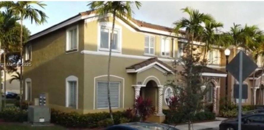 Condominio en Homestead, Florida, 3 dormitorios № 1875111