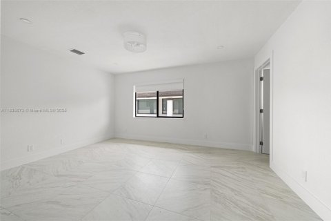 Casa en venta en Hallandale Beach, Florida, 3 dormitorios, 117.52 m2 № 1818686 - foto 11