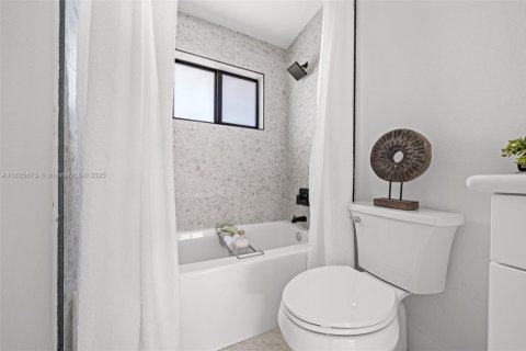 Casa en venta en Hallandale Beach, Florida, 3 dormitorios, 117.52 m2 № 1818686 - foto 21