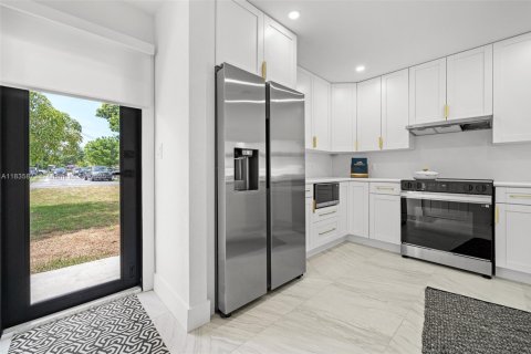 Casa en venta en Hallandale Beach, Florida, 3 dormitorios, 117.52 m2 № 1818686 - foto 10