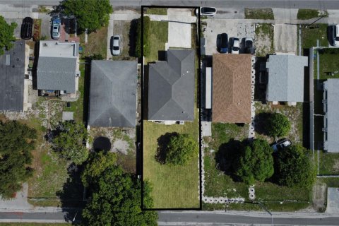 Casa en venta en Hallandale Beach, Florida, 3 dormitorios, 117.52 m2 № 1818686 - foto 22