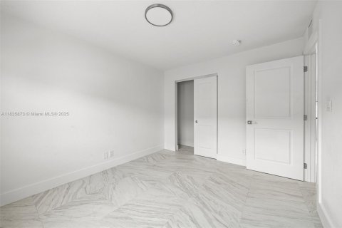 Casa en venta en Hallandale Beach, Florida, 3 dormitorios, 117.52 m2 № 1818686 - foto 16
