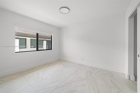 Casa en venta en Hallandale Beach, Florida, 3 dormitorios, 117.52 m2 № 1818686 - foto 15
