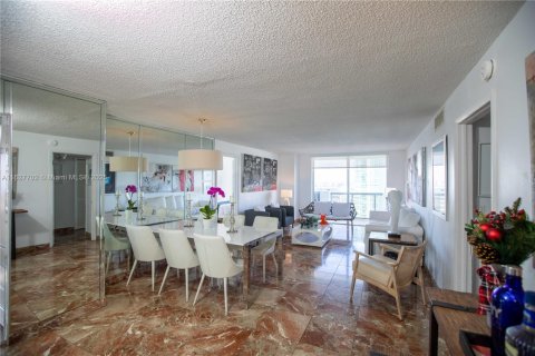 Copropriété à vendre à Miami Beach, Floride: 2 chambres, 118.91 m2 № 2017242 - photo 2