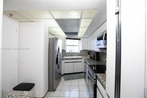 Copropriété à vendre à Miami Beach, Floride: 2 chambres, 118.91 m2 № 2017242 - photo 12