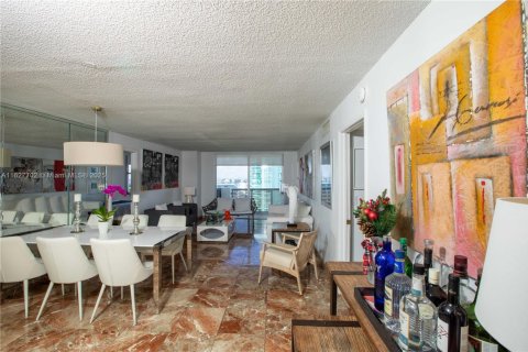 Copropriété à vendre à Miami Beach, Floride: 2 chambres, 118.91 m2 № 2017242 - photo 9