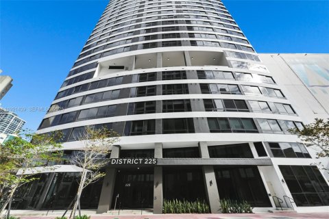 Condominio en Miami, Florida, 2 dormitorios № 2082735