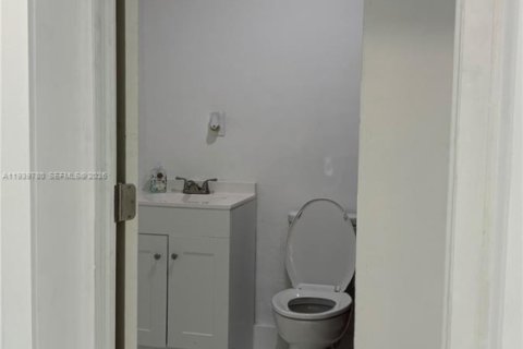 Снять в аренду коммерческую недвижимость в Пемброк-Пайнс, Флорида 1 спальня, № 1997279 - фото 9