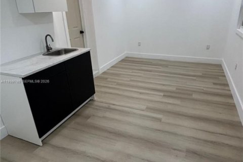 Снять в аренду коммерческую недвижимость в Пемброк-Пайнс, Флорида 1 спальня, № 1997279 - фото 7