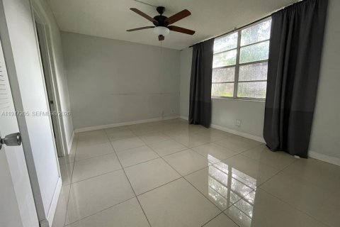 Condominio en venta en Margate, Florida, 2 dormitorios, 92.9 m2 № 2042417 - foto 4