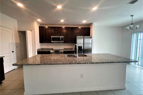 House in Saint Petersburg, Florida 3 bedrooms, 145.02 sq.m. № 1824544 - photo 10