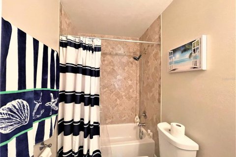House in Saint Petersburg, Florida 3 bedrooms, 145.02 sq.m. № 1824544 - photo 27