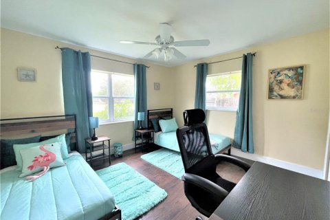 House in Saint Petersburg, Florida 3 bedrooms, 145.02 sq.m. № 1824544 - photo 22