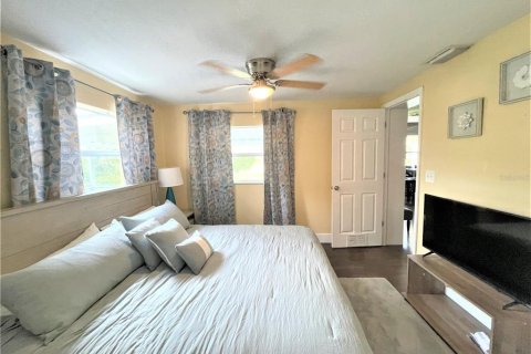 House in Saint Petersburg, Florida 3 bedrooms, 145.02 sq.m. № 1824544 - photo 18