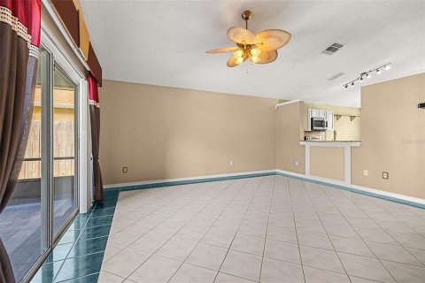 Villa ou maison à louer à Orlando, Floride: 3 chambres, 122.07 m2 № 2396630 - photo 11