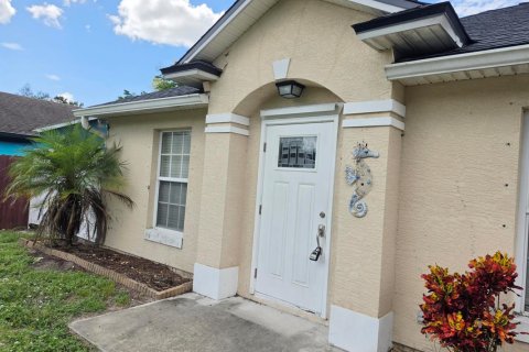 Villa ou maison à louer à Vero Beach, Floride: 3 chambres, 118.91 m2 № 2403739 - photo 2