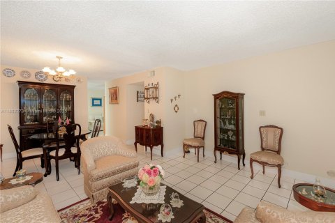 Купить кондоминиум в Майами, Флорида 3 спальни, 104.05м2, № 1978060 - фото 27