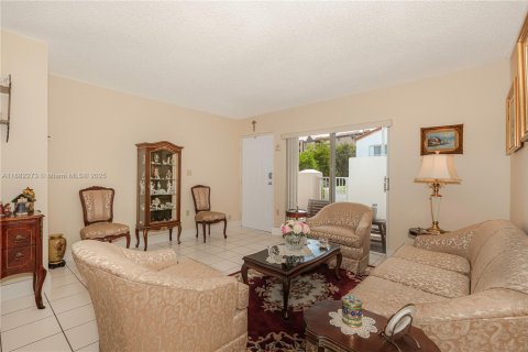 Купить кондоминиум в Майами, Флорида 3 спальни, 104.05м2, № 1978060 - фото 23