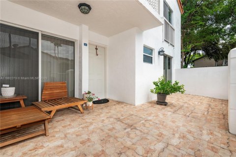 Купить кондоминиум в Майами, Флорида 3 спальни, 104.05м2, № 1978060 - фото 2