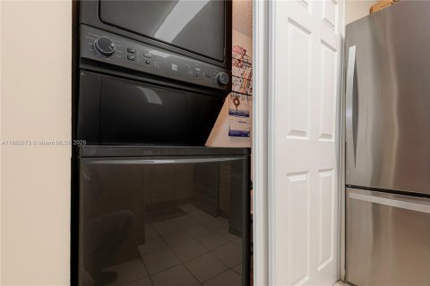 Купить кондоминиум в Майами, Флорида 3 спальни, 104.05м2, № 1978060 - фото 8