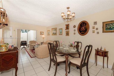 Купить кондоминиум в Майами, Флорида 3 спальни, 104.05м2, № 1978060 - фото 24