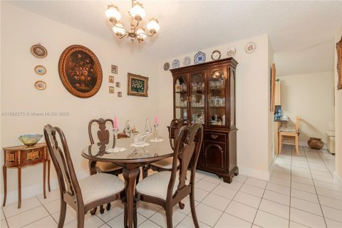 Купить кондоминиум в Майами, Флорида 3 спальни, 104.05м2, № 1978060 - фото 26