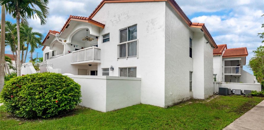 Кондоминиум с 3 спальнями в Майами, Флорида № 1978060