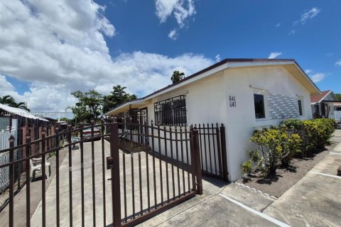 Villa ou maison à louer à Hialeah, Floride: 2 chambres, 150.5 m2 № 1875644 - photo 4
