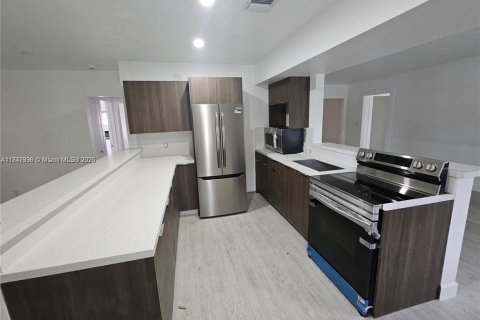 Villa ou maison à vendre à Pompano Beach, Floride: 4 chambres, 96.25 m2 № 1845801 - photo 13