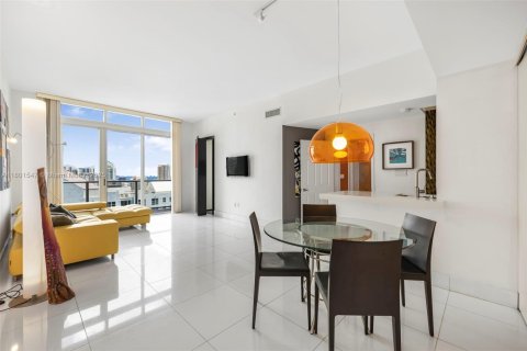 Condominio en venta en Miami, Florida, 1 dormitorio, 71.53 m2 № 1864234 - foto 1