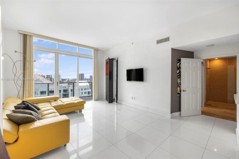 Condominio en venta en Miami, Florida, 1 dormitorio, 71.53 m2 № 1864234 - foto 10