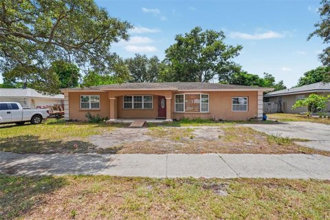 House in Clearwater, Florida 4 bedrooms, 144.93 sq.m. № 2150691