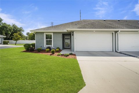 House in Zephyrhills, Florida 2 bedrooms, 134.06 sq.m. № 2361498