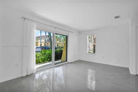 Townhouse in Miramar, Florida 3 bedrooms, 137.5 sq.m. № 2024091 - photo 8