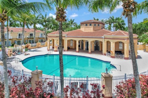 Townhouse in Miramar, Florida 3 bedrooms, 137.5 sq.m. № 2024091 - photo 4