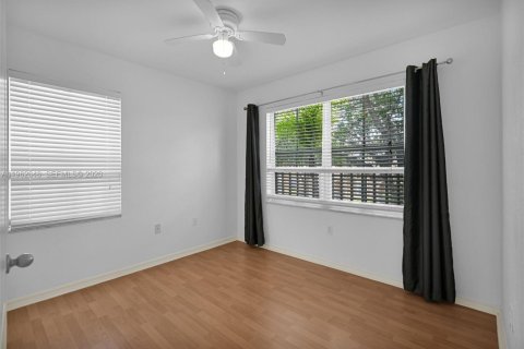 Townhouse in Miramar, Florida 3 bedrooms, 137.5 sq.m. № 2024091 - photo 22