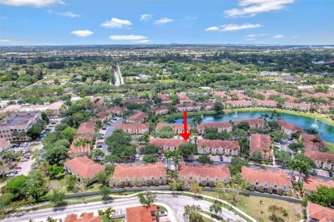 Townhouse in Miramar, Florida 3 bedrooms, 137.5 sq.m. № 2024091 - photo 27