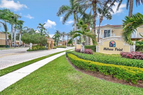 Townhouse in Miramar, Florida 3 bedrooms, 137.5 sq.m. № 2024091 - photo 5