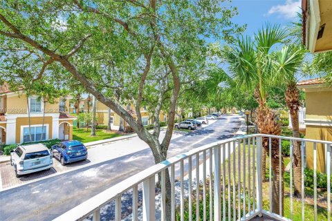 Townhouse in Miramar, Florida 3 bedrooms, 137.5 sq.m. № 2024091 - photo 18