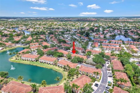 Townhouse in Miramar, Florida 3 bedrooms, 137.5 sq.m. № 2024091 - photo 2