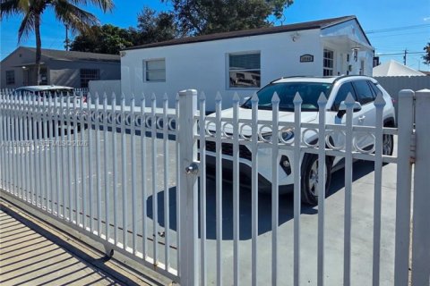 Villa ou maison à Opa-locka, Floride 2 chambres, 78.04 m2 № 2051682