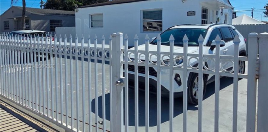 Дом в Опа-Локка, Флорида 2 спальни, 78.04м2 № 2051682