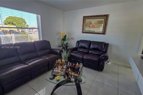 Купить виллу или дом в Опа-Локка, Флорида 2 спальни, 78.04м2, № 2051682 - фото 8