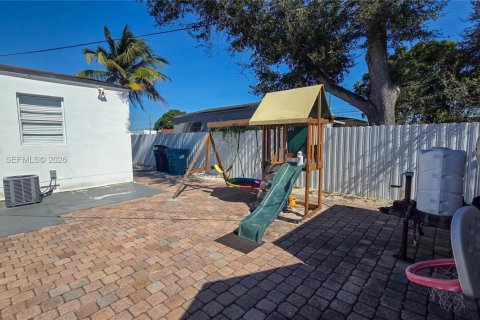 Купить виллу или дом в Опа-Локка, Флорида 2 спальни, 78.04м2, № 2051682 - фото 5