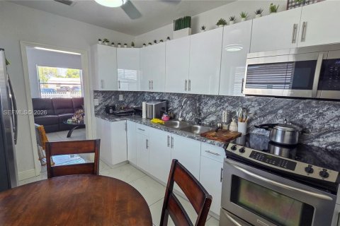 Купить виллу или дом в Опа-Локка, Флорида 2 спальни, 78.04м2, № 2051682 - фото 7